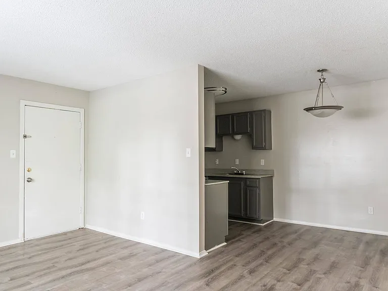Twin Oaks Apartments — Photo 45