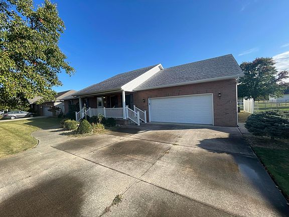 3rd image of 640 Burdick Dr