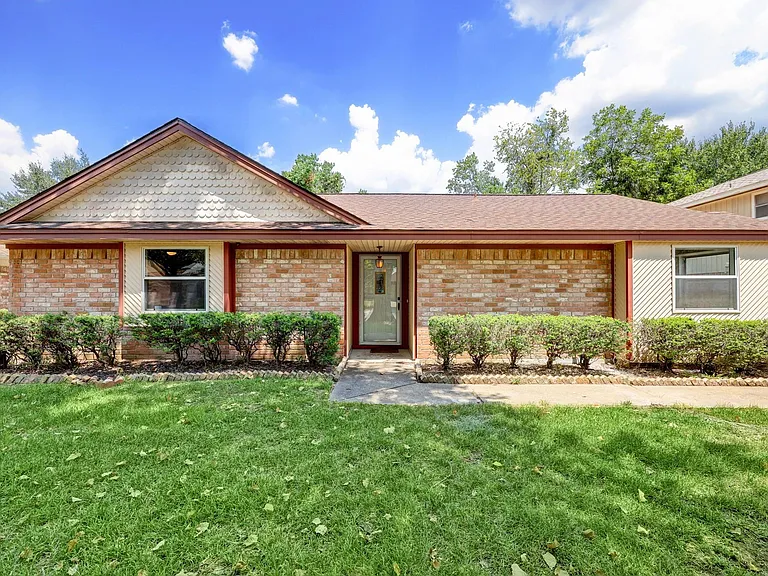 9006 Stone Brook Ln — Photo 2