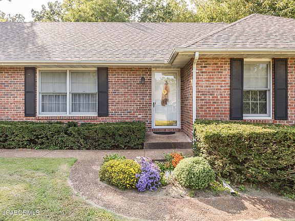 2nd image of 706 Briarwood Ct