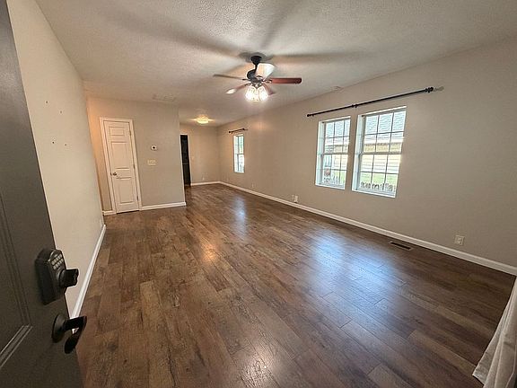 4th image of 2221 Seabury Ave