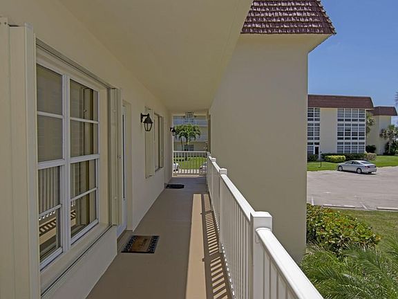 4th image of 5400 Highway A1a