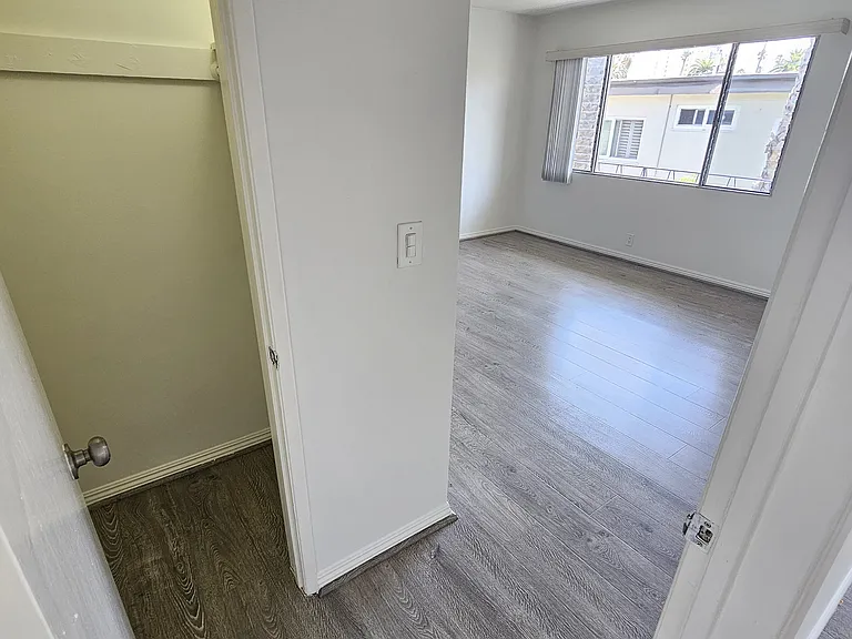 933 5th St #7 — Photo 9