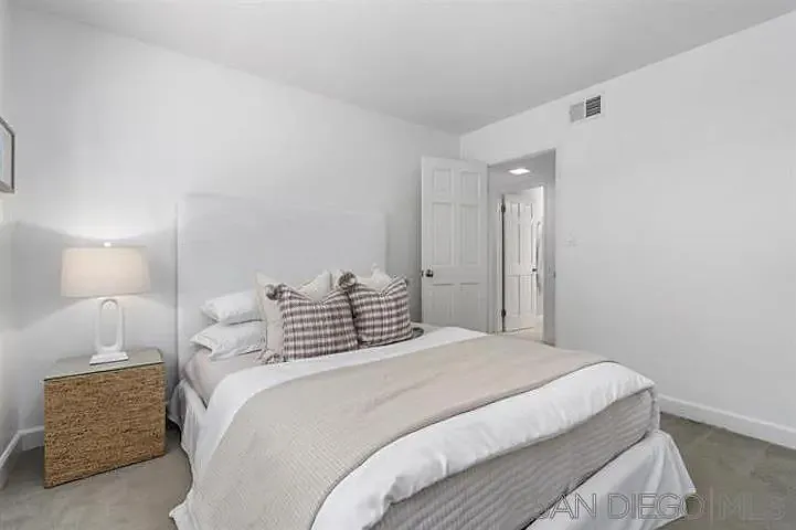 445 Avenida Primavera — Photo 18