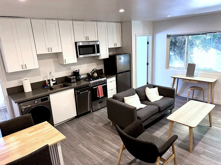 11921 Goshen Ave #8 — Photo 2