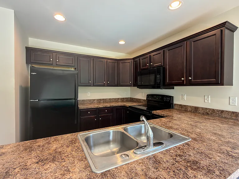 141 Cedarwood Dr — Photo 3