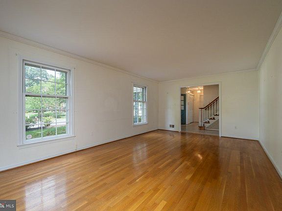 5th image of 1001 Priscilla Ln