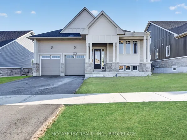 160 Country Club Dr, Loyalist, ON K0H 1G0