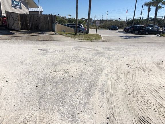4th image of 3311 Hill St