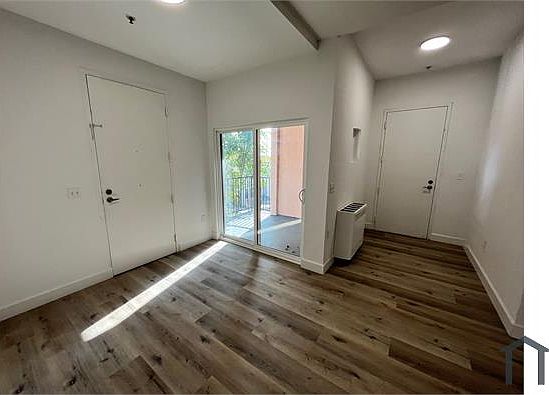 3rd image of 2637 S Manhattan Pl APT 1