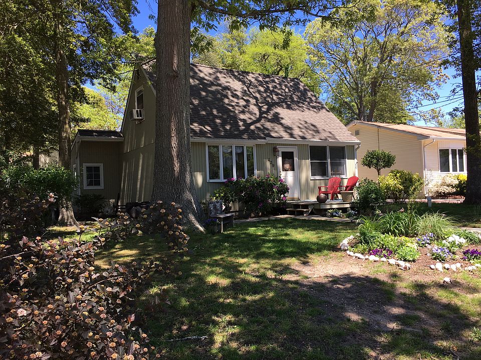 Exterior front/side view