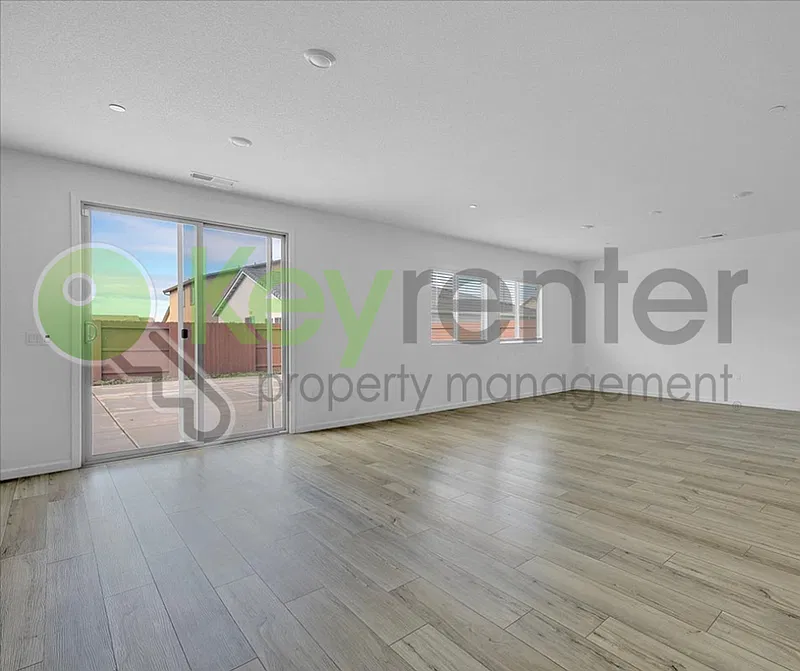 4 bed, 3.0 bath, 2403 sqft, $3,250 — Photo 3