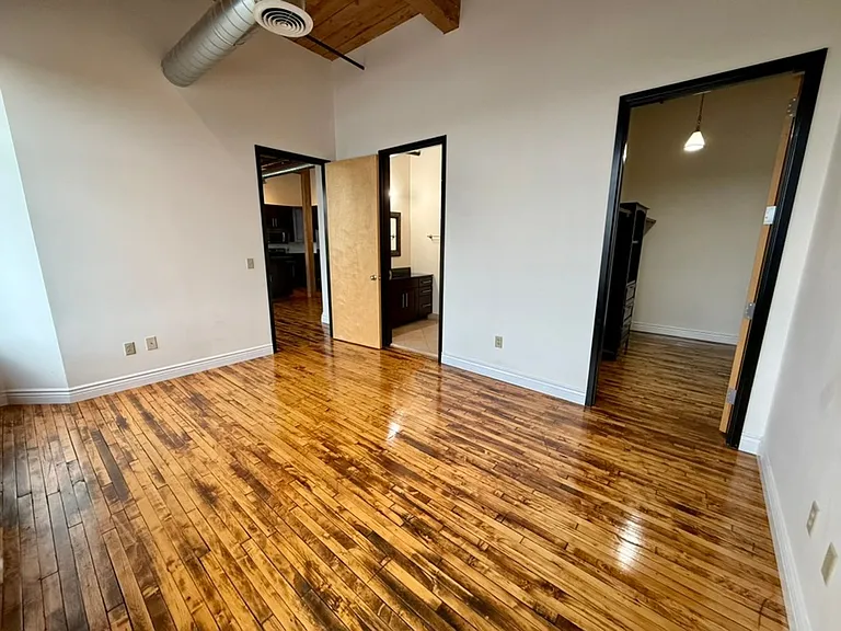 421 Broad St — Photo 13