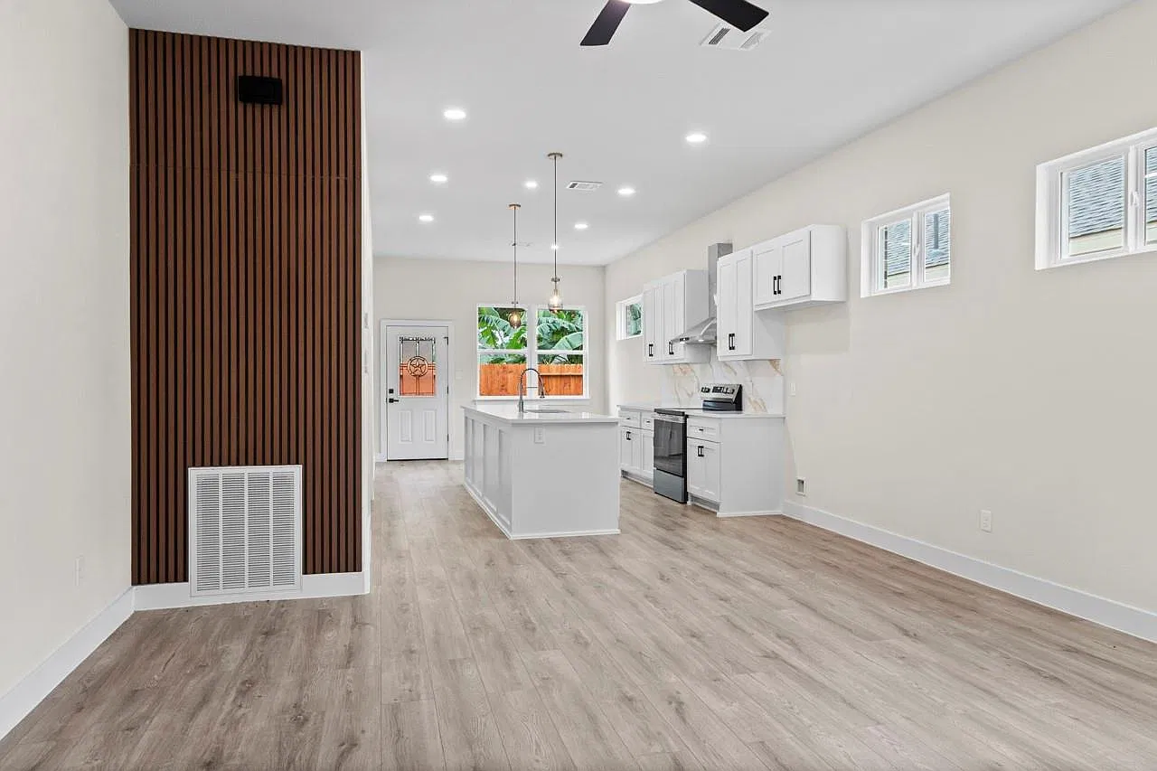 3 bed, 2.0 bath, 1395 sqft, $1,995 — Photo 3