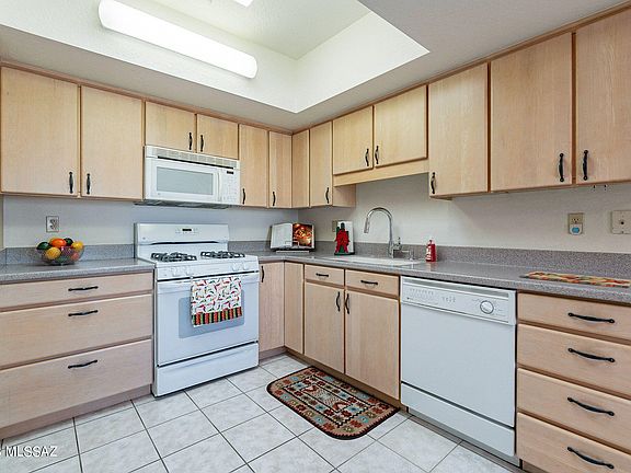 2nd image of 876 W Safari Dr