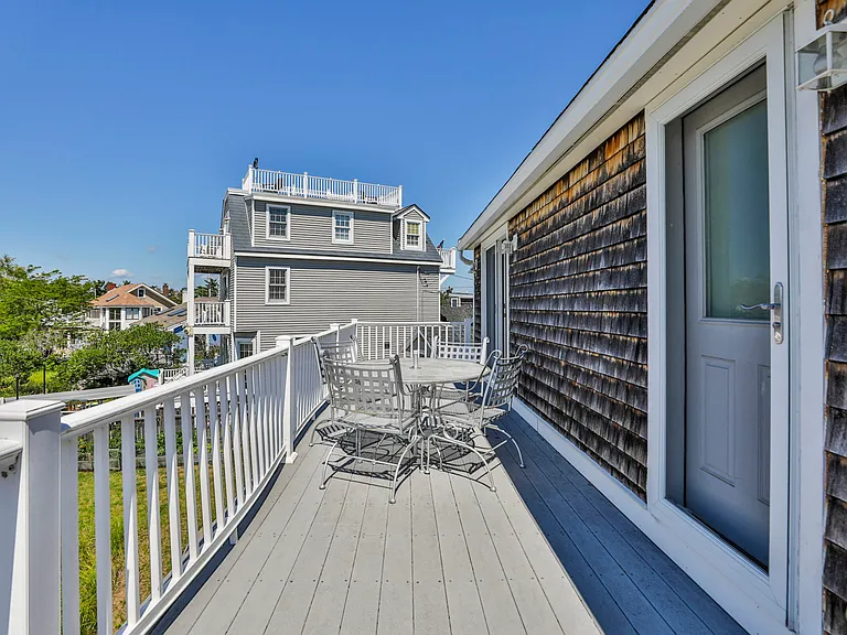 17 Harbor St — Photo 24