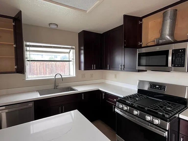3401 Cassie Ln — Photo 5