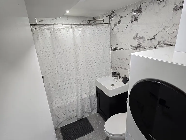 36 Manorglen Cres — Photo 8