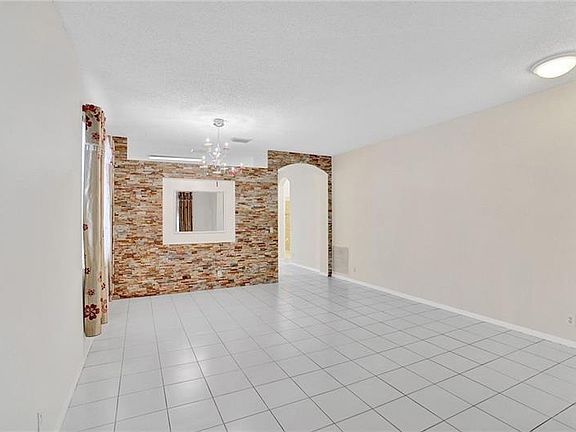 3rd image of 4045 Banyan Trails Dr
