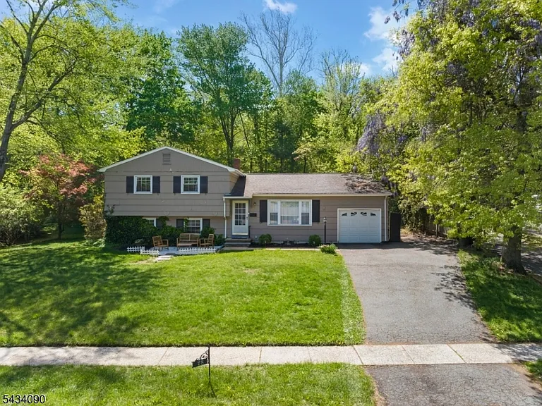 28 Ethan Dr — Photo 4