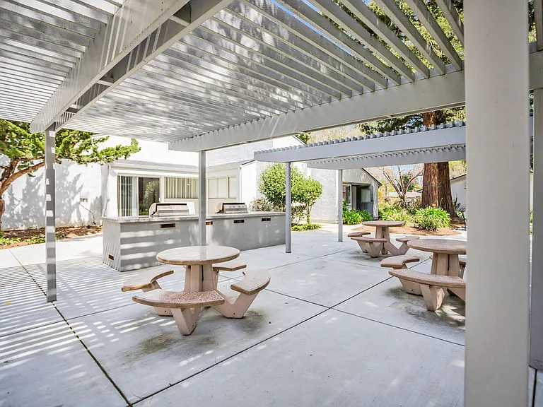 Capitola Gardens — Photo 11
