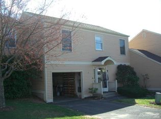 15 Hawthorne Ln, Bloomfield, CT 06002