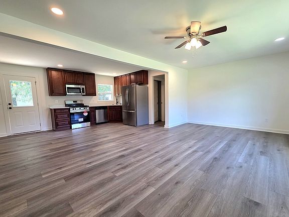 4th image of 1628 Edgewood Dr
