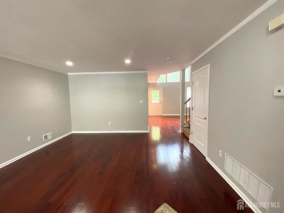 2nd image of 120 Briarwood Dr