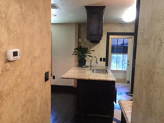 3rd image of 815 Odell St
