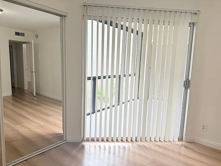 331 Ardmore Avenue Apartments - Prime Location in Koreatown — Photo 17