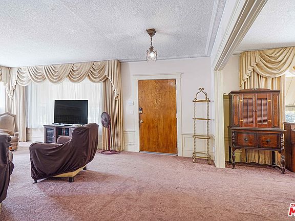 5th image of 2316 S La Salle Ave