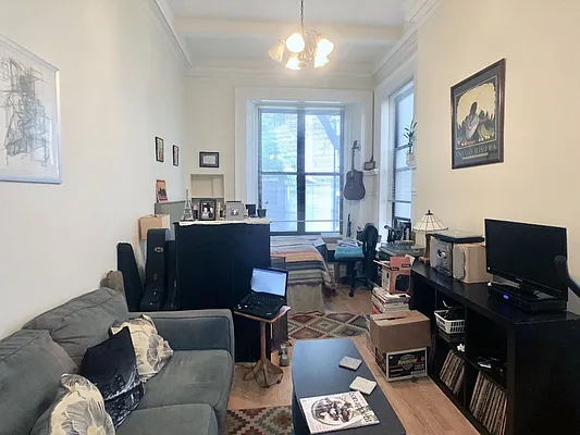 Rented by Sovereign Associates | media 9