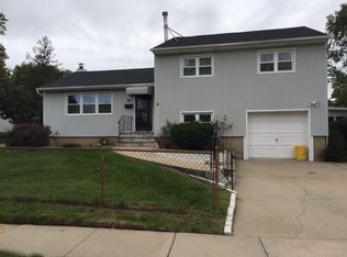 1 Flamingo Ln, Bethpage, NY 11714