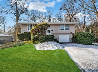 10 Florida Ave, Commack, NY 11725