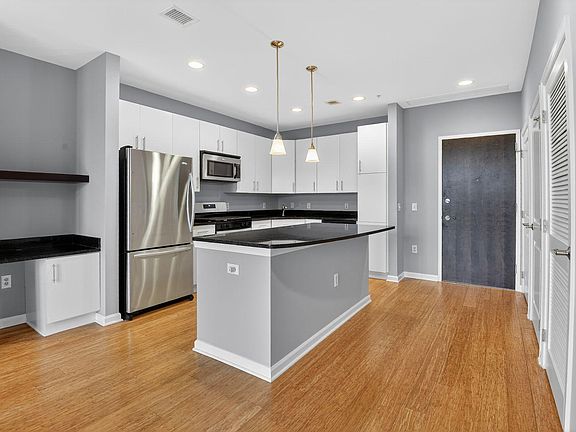 3rd image of 444 W Broad St Unit 428