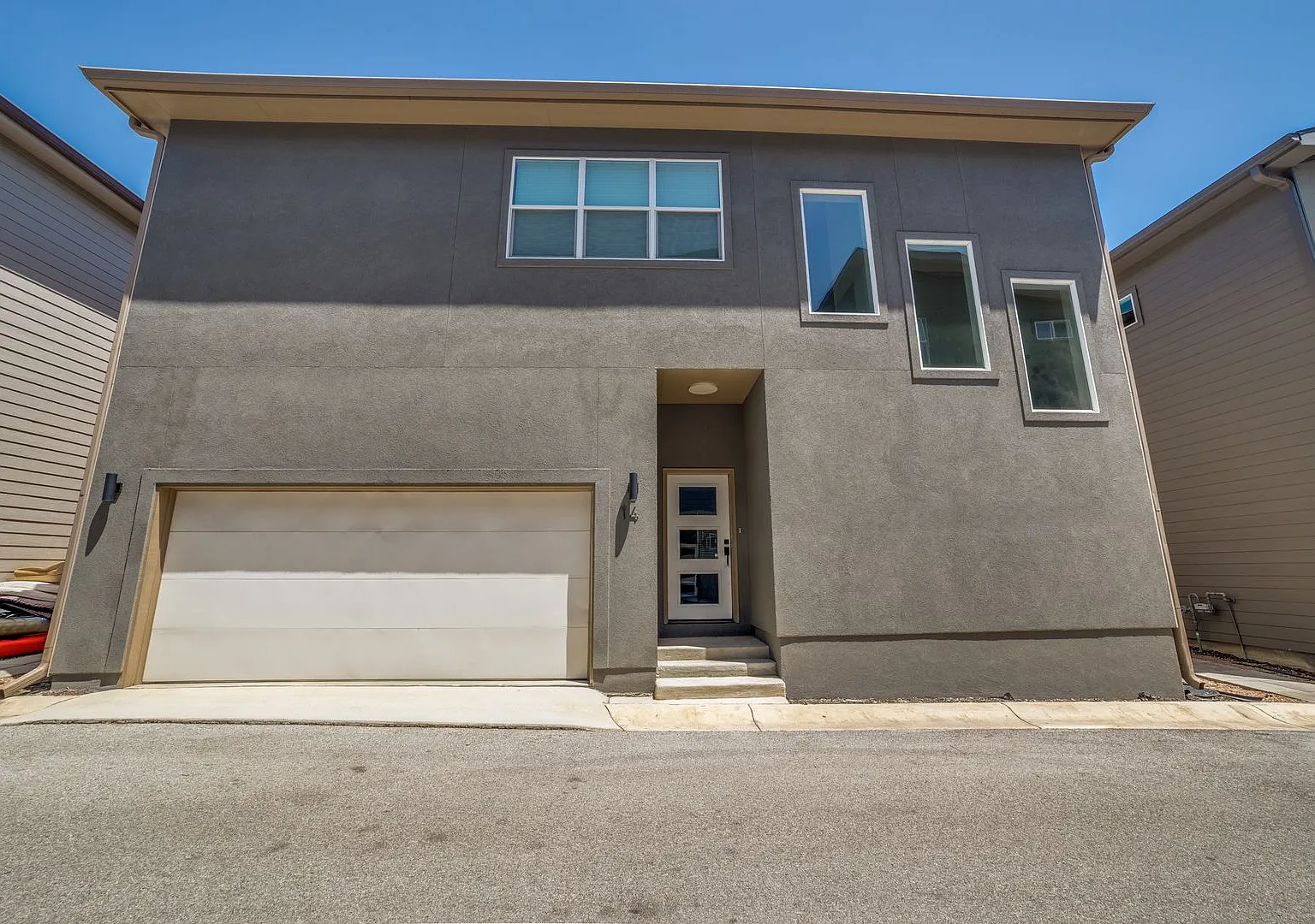 Luxury 3-Bedroom Alamo Heights Townhome — Photo 1