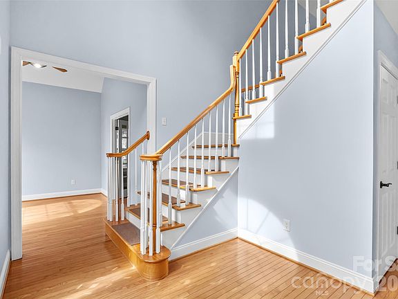 3rd image of 321 Forbes Ct