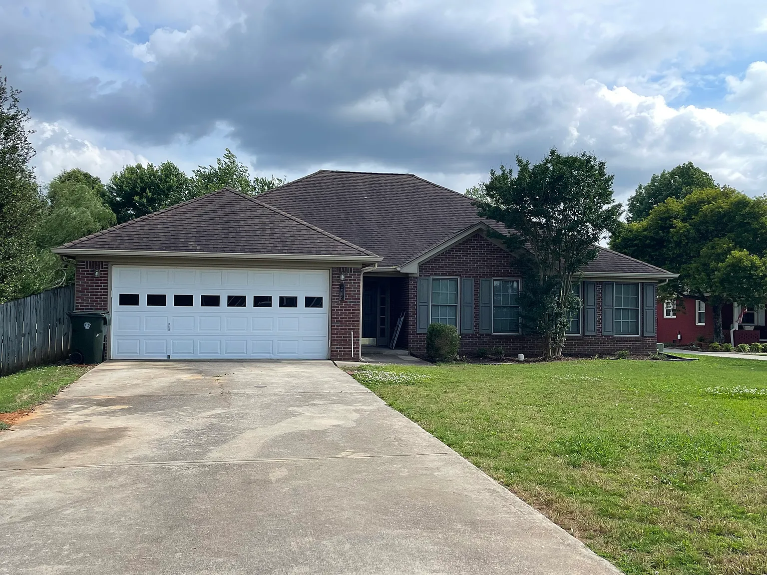 612 Gooch Ln — Photo 1