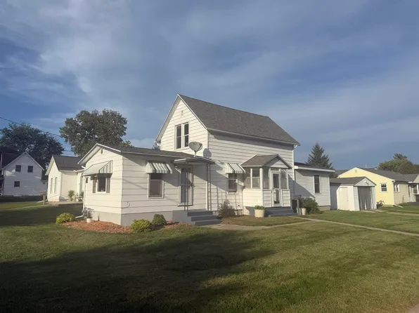212 Iowa Ave, Decorah, IA 52101