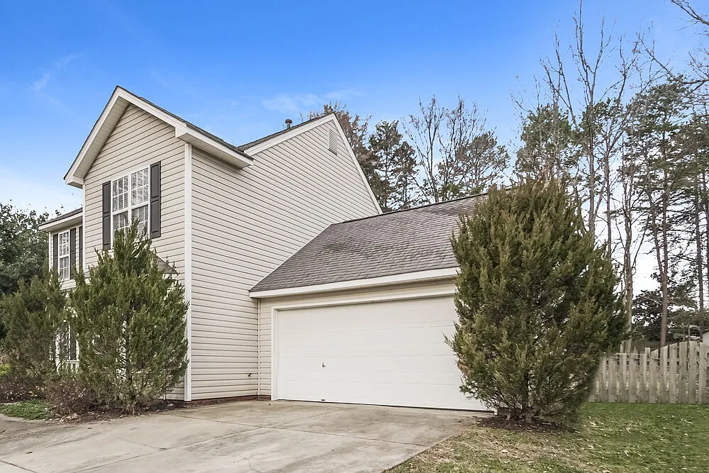 3 bed, 2.5 bath, 1585 sqft, $3,220 — Photo 4