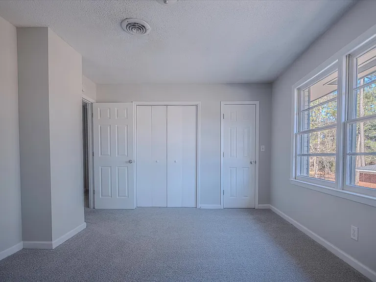 230 W Manchester Rd — Photo 16
