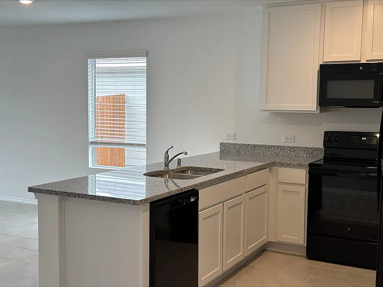 320 Dewberry St — Photo 11