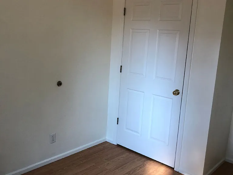 700 NE Johnson St #17 — Photo 7