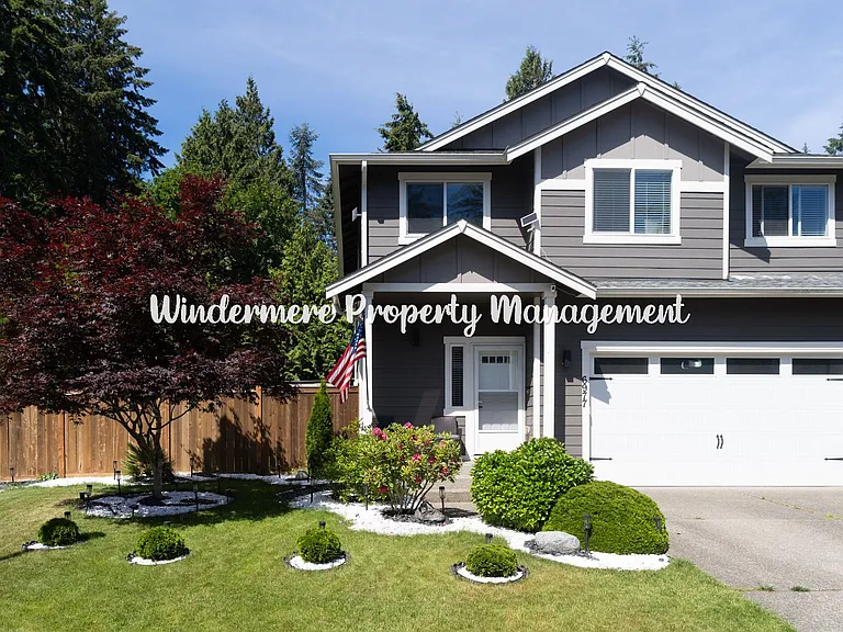6977 Rocklin Ave NE — Photo 1