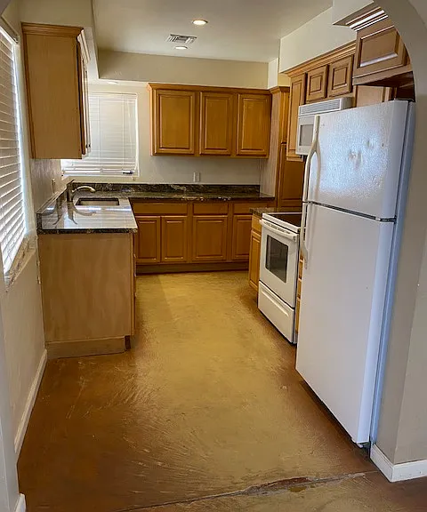 1405 E Lester St — Photo 4