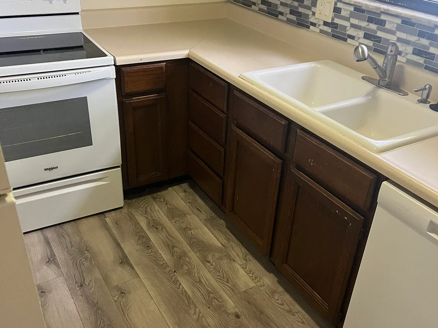 2 bed, 1.5 bath, 880 sqft, $850 — Photo 2