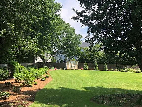 2nd image of 3754 Cloudland Dr SE