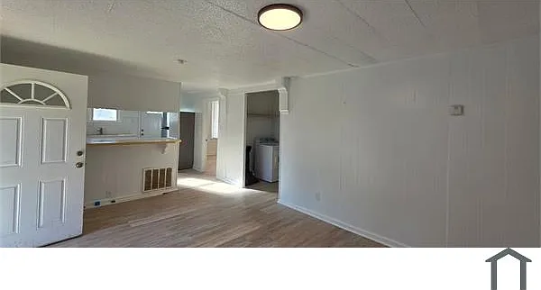 305 N Kendall St — Photo 3