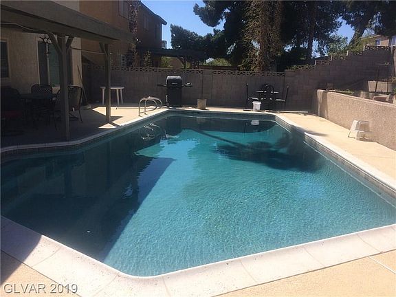 2nd image of 408 Courtney Ln