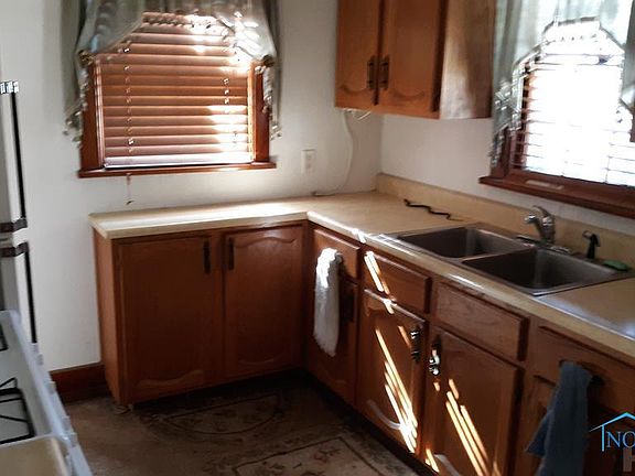 4th image of 153 E Fremont St